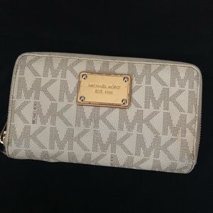 Michael Kors Wristlet Wallet